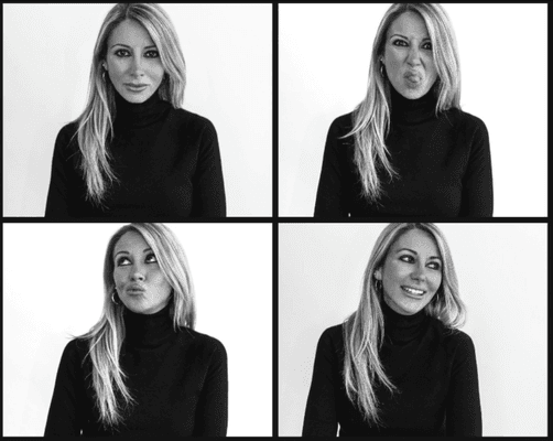 Cliente sonriendo en el showroom Bolita Coqueta